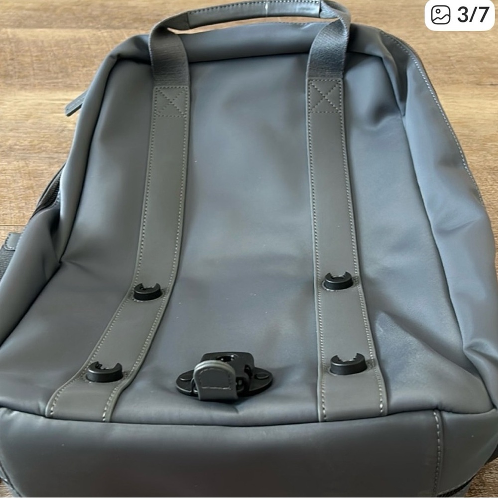 MONOS Metro Backpack - Picture 3 of 12